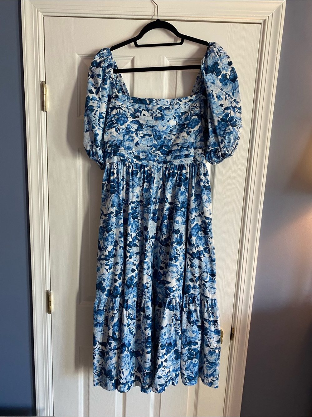 Abercrombie and fitch size medium blue floral midi dress EUC